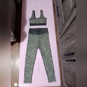 OFFLINE by AERIE Matching Leggings and Sports Bra, Size Medium